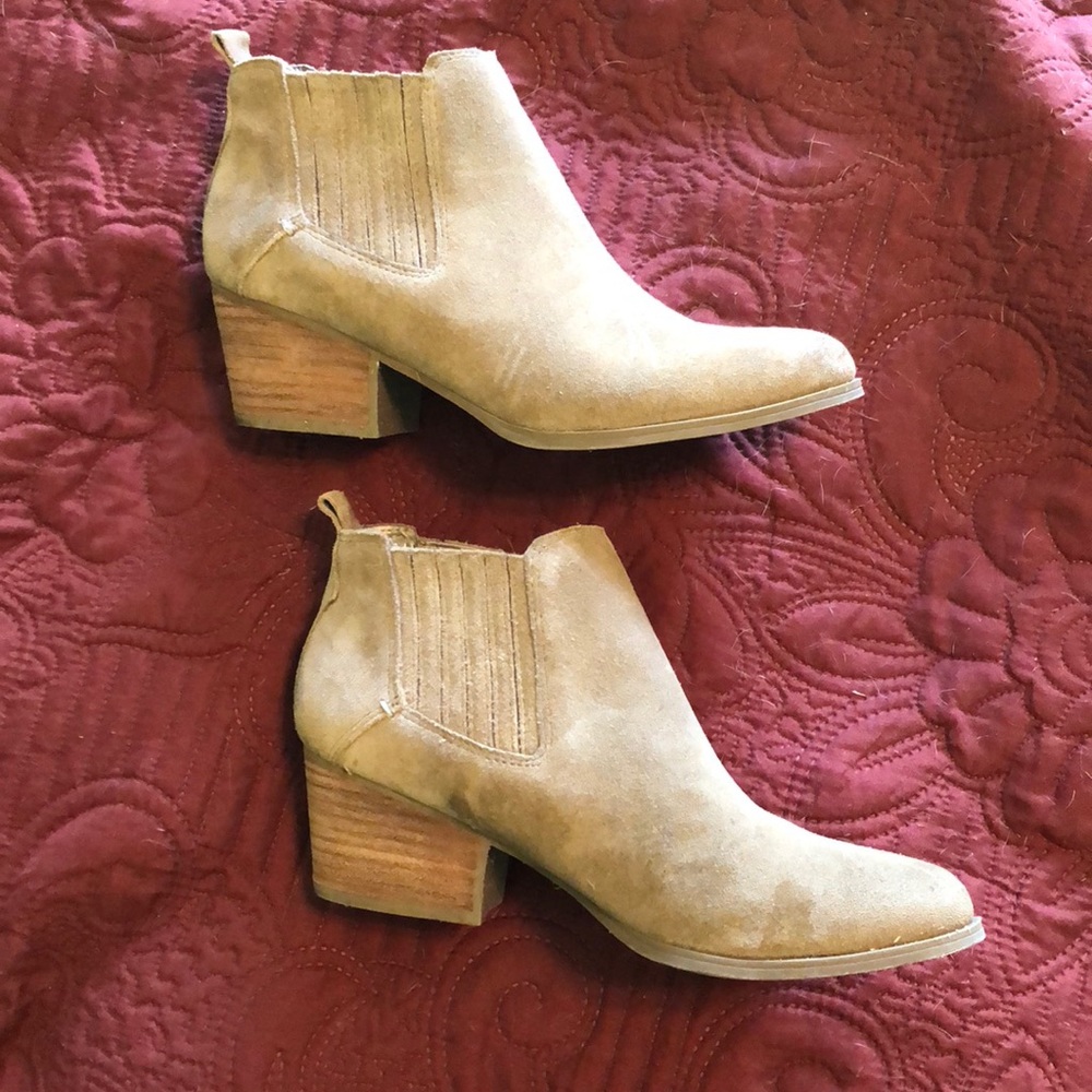 Crown Vintage tan booties